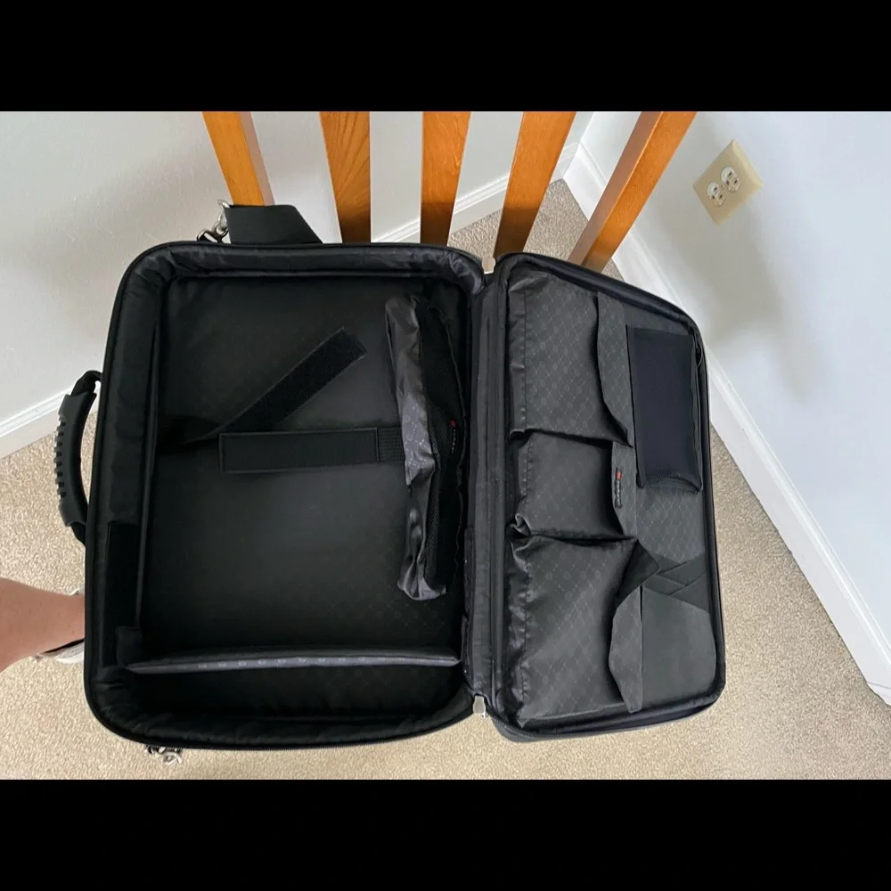 NWOT Foray Laptop/Computer Messenger Shoulder Bag